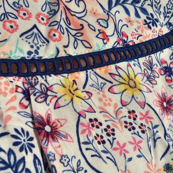 Floral BOHO Top NWT. Bell sleeve. L. - Picture 6 of 6